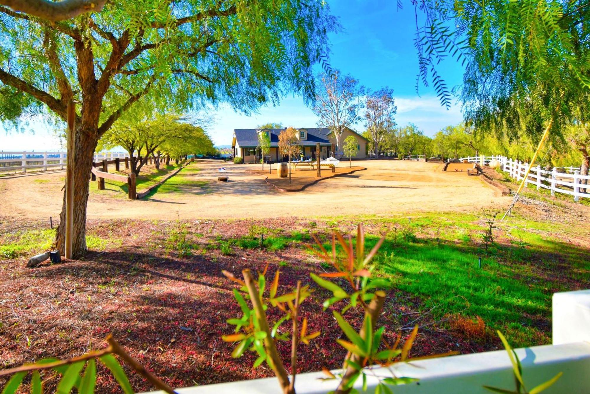 Peppertree Lane Ranch -- Seven-Acre Ranch In The Heart Of Wine Country Hotel Темекула Екстериор снимка