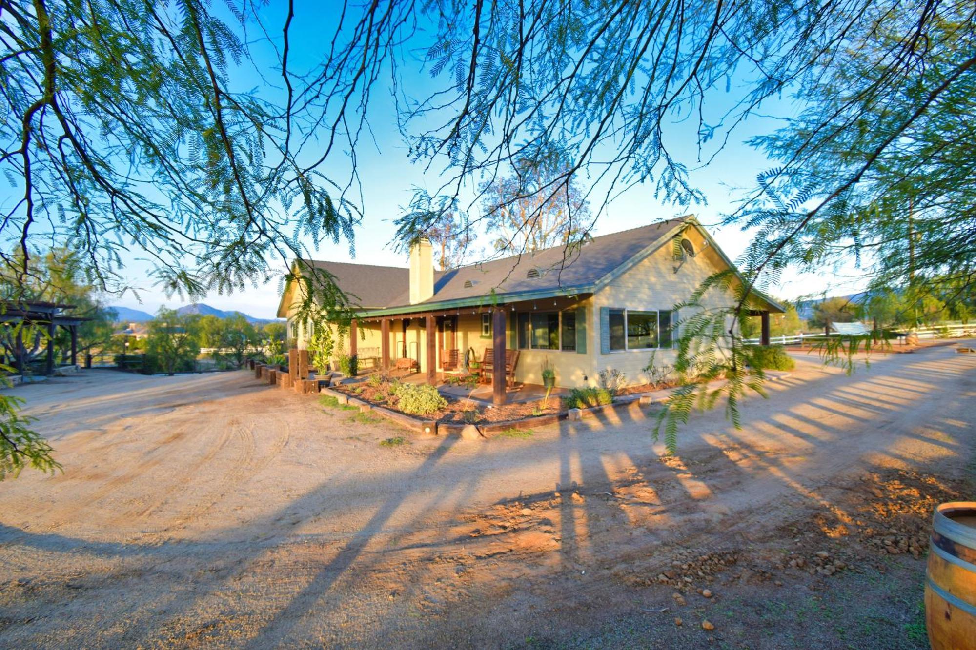 Peppertree Lane Ranch -- Seven-Acre Ranch In The Heart Of Wine Country Hotel Темекула Екстериор снимка